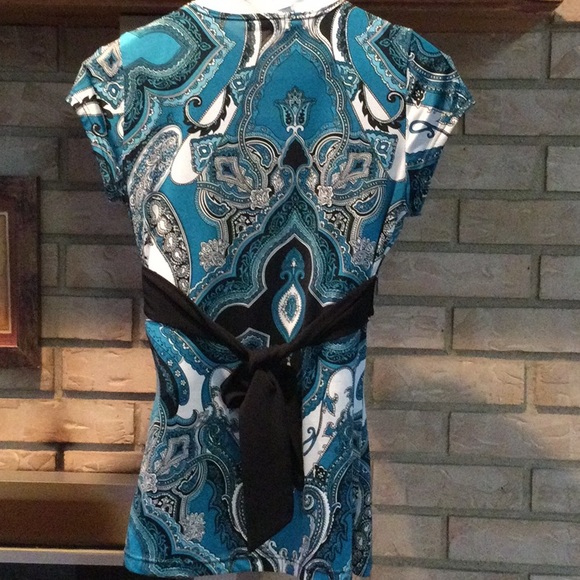 💋 4/$30 Body Central Paisley deep V-neck baby top - Picture 5 of 5